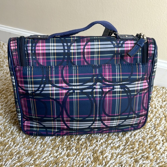 Coach - Picture 3 of 8